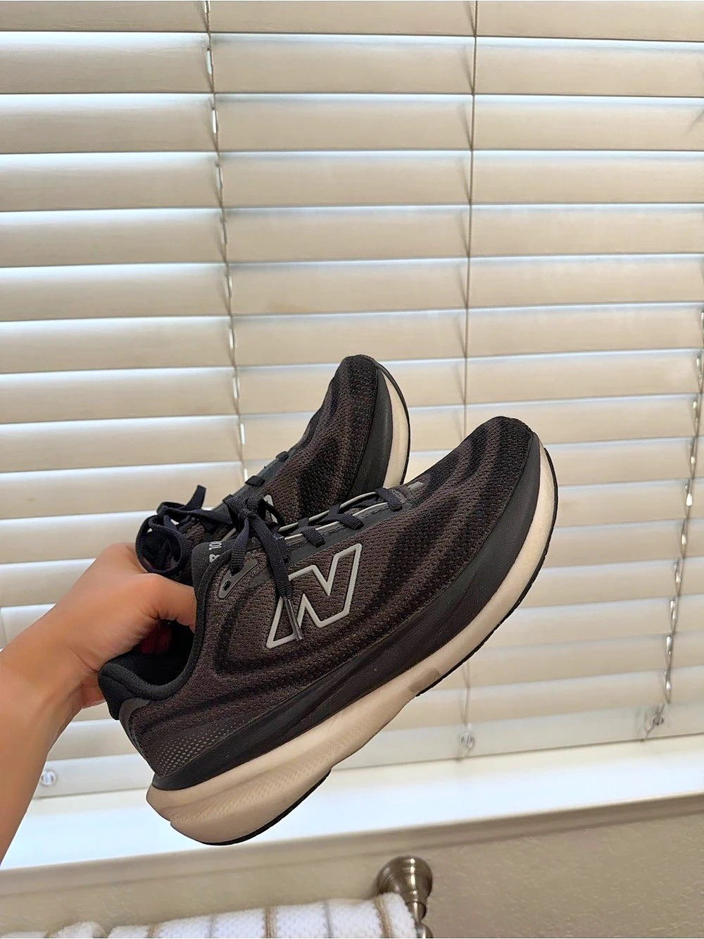 New Balance Fresh Foam X More v4 Black & White US 7.5